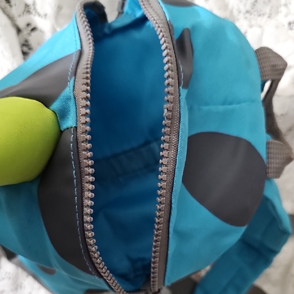 Goldbug Dinosaur Themed Backpack with Safety Harness - Picture 6 of 6